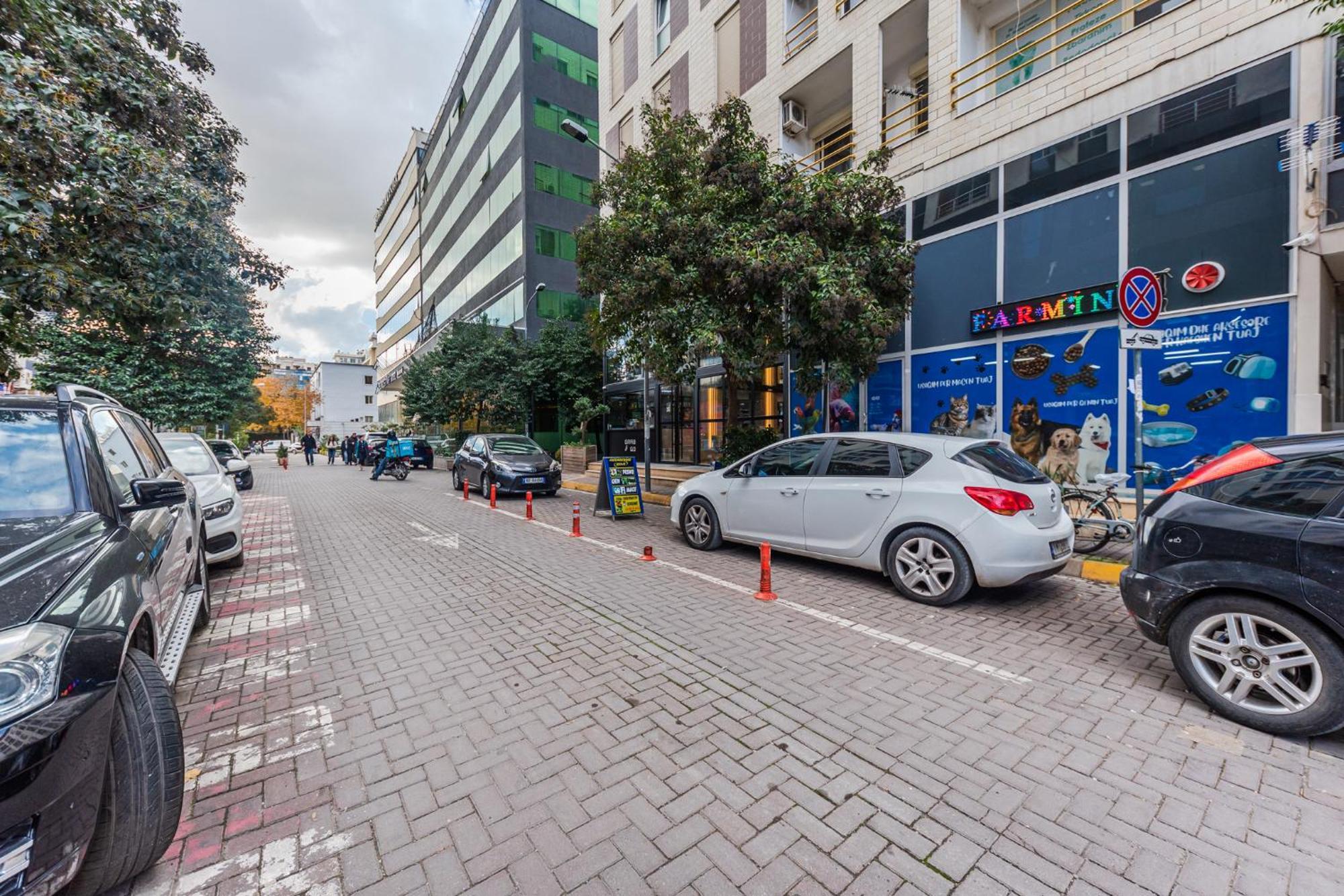 New Boulevard / 10' Walk From Center Appartement